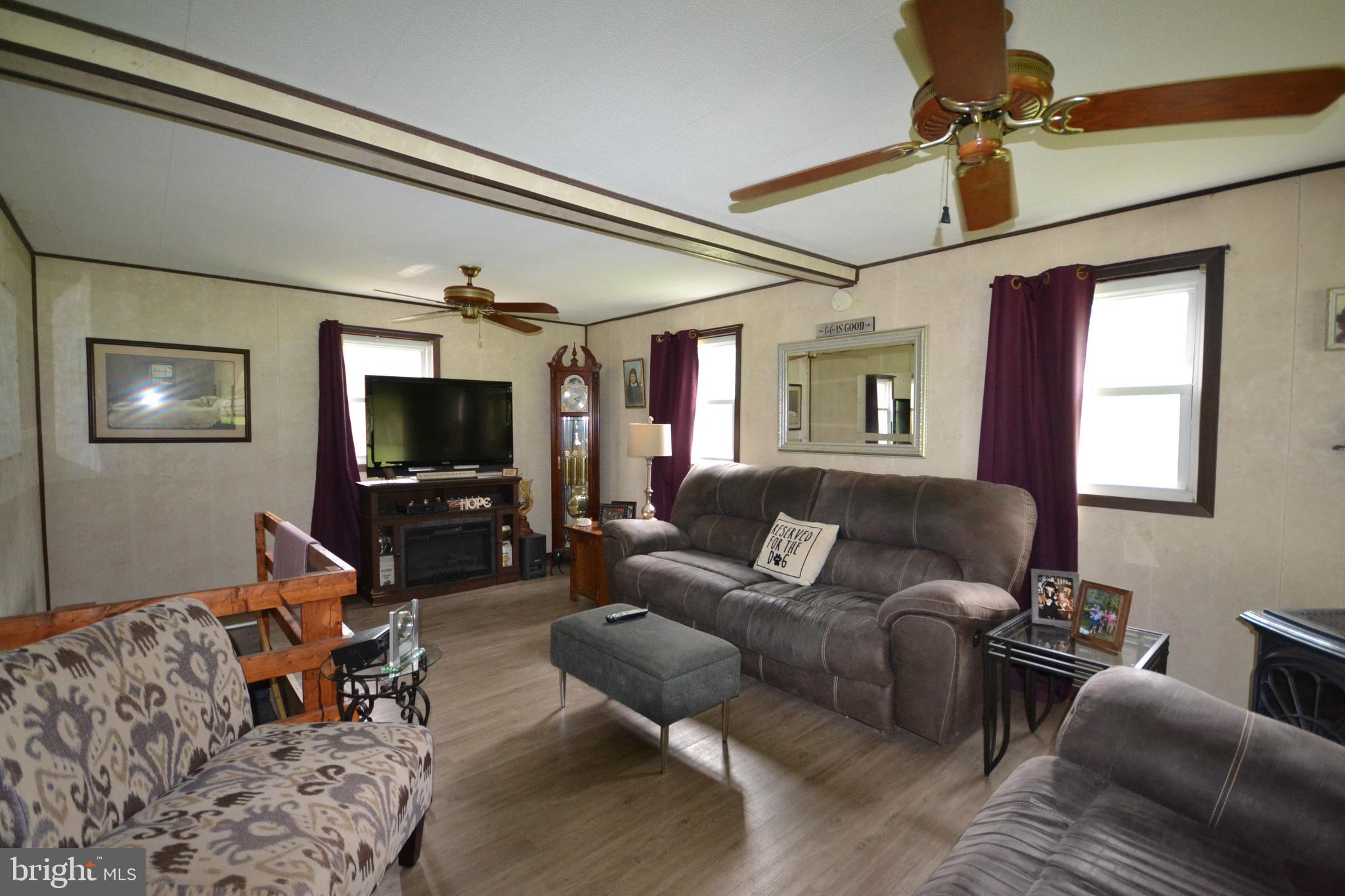 107 Doe Run Station Road Coatesville, PA 19320 - Photo 4 of 34 Living Room
