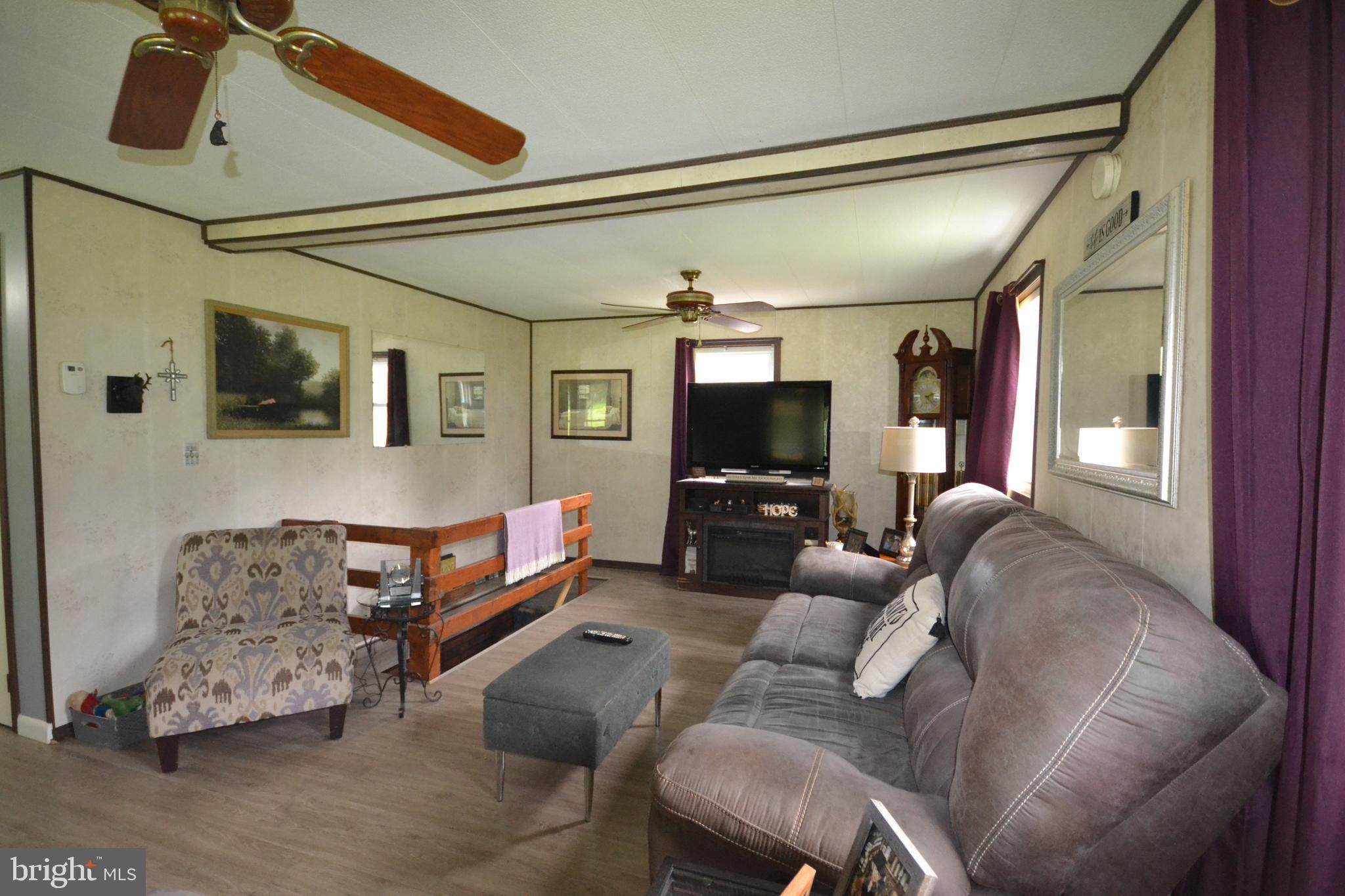107 Doe Run Station Road Coatesville, PA 19320 - Photo 5 of 34 Living Room