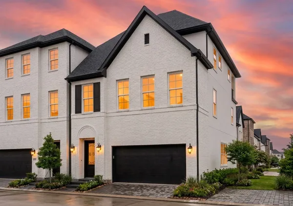 $810,000 | 5915 Cottage Grove Lake Drive, Houston, TX 77007