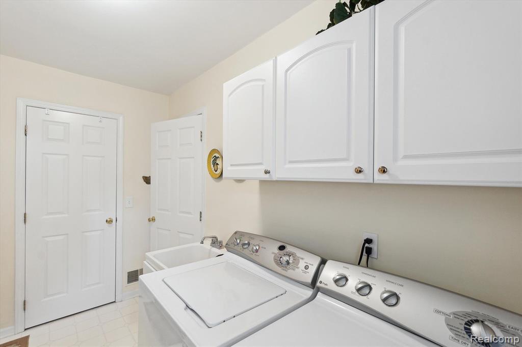 6621 Pond View Road Clarkston, MI 48346 - Photo 20 of 43