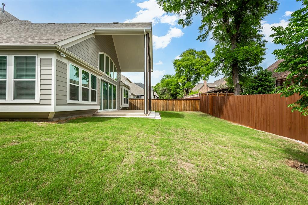 805 Veranda View McKinney, TX 75069 - Photo 35 of 40 front view of a house with a yard