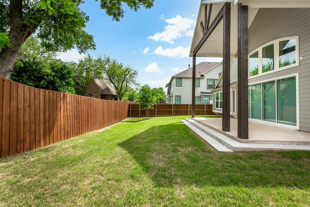 805 Veranda View McKinney, TX 75069 - Photo 36 of 40 a view of backyard with green space