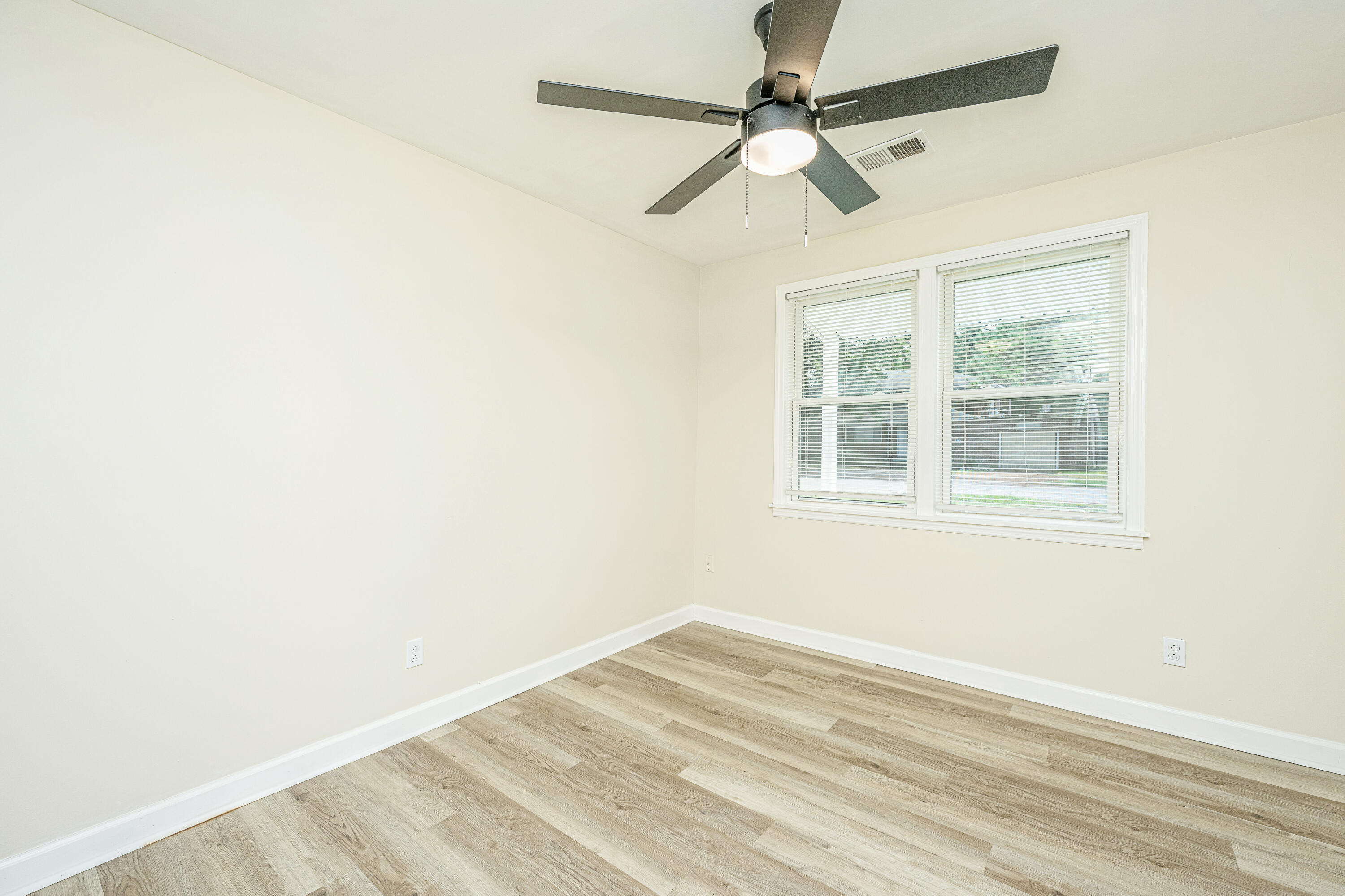 5056 Rockingham Street North Charleston, SC 29406 - Photo 18 of 33 5056RockinghamSt018