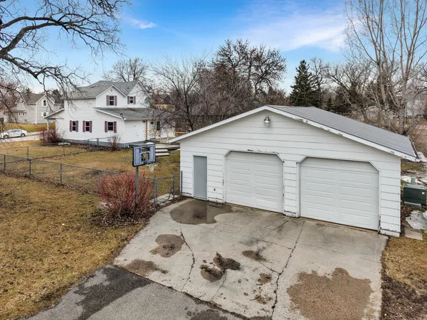 $105,000 | 221 West Park Avenue, Warren, MN 56762