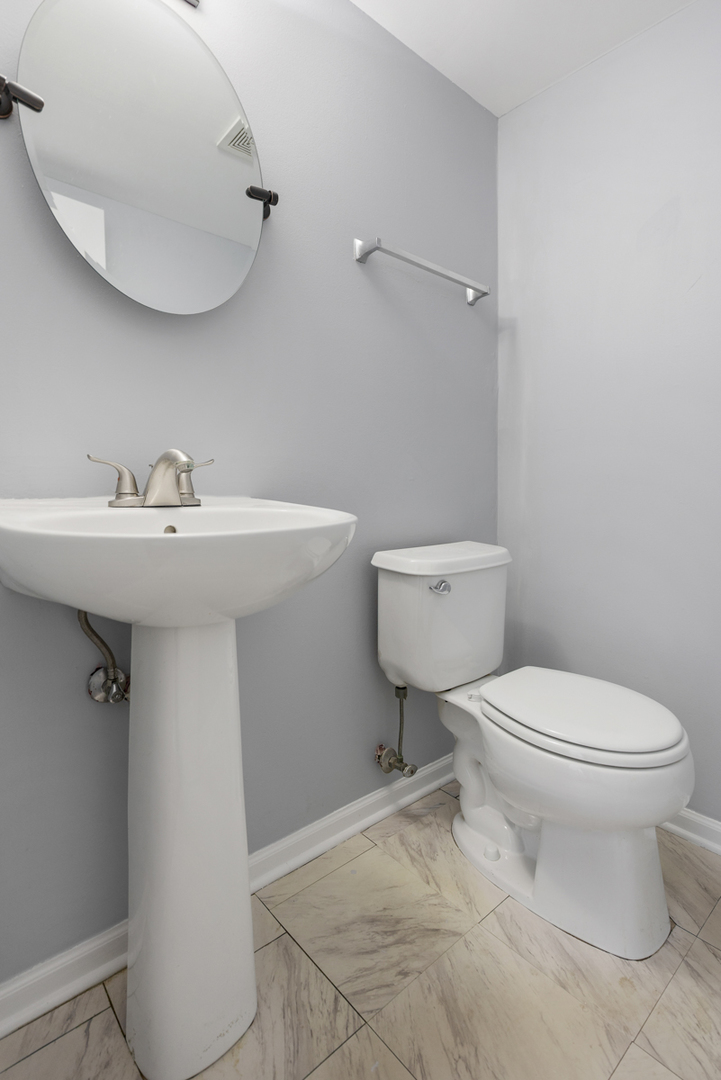 3185 Ketch Court Aurora, IL 60503 - Photo 15 of 25 a bathroom with a sink a toilet and a mirror