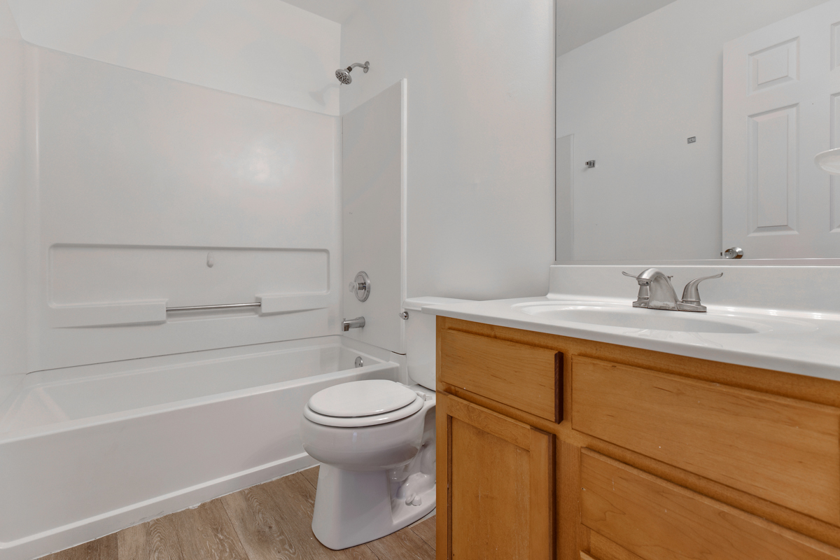 3185 Ketch Court Aurora, IL 60503 - Photo 20 of 25 a bathroom with a sink toilet and shower