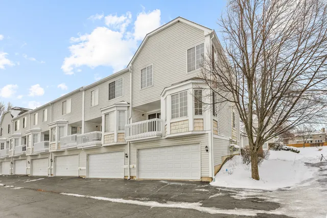 $295,000 | 3185 Ketch Court, Aurora, IL 60503