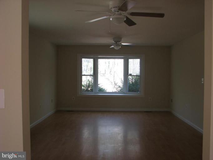 114 Meadows Road Fredericksburg, VA 22406 - Photo 2 of 9 Living Room