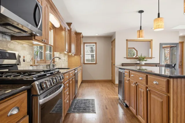 $530,000 | 2455 Taylor Avenue, St. Paul, MN 55110