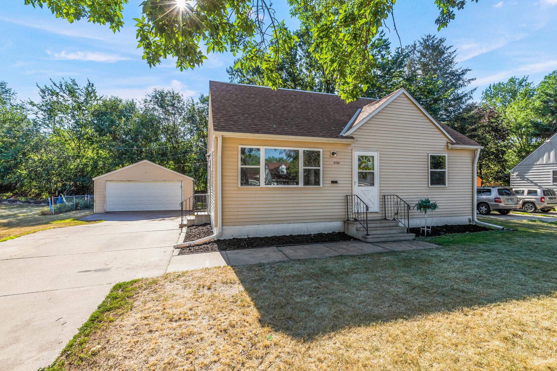 4744 3rd Street Northeast Fridley, MN 55421 - Photo 3 of 30