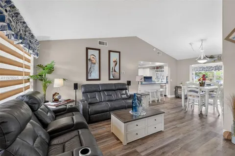 $575,000 | 9291 Northwest 11th Court, Pembroke Pines, FL 33024