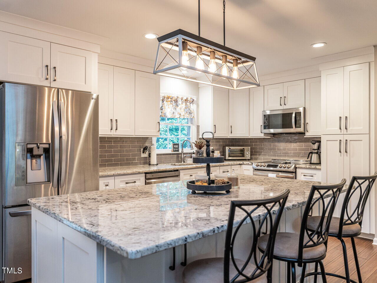013-1280x960-kitchen