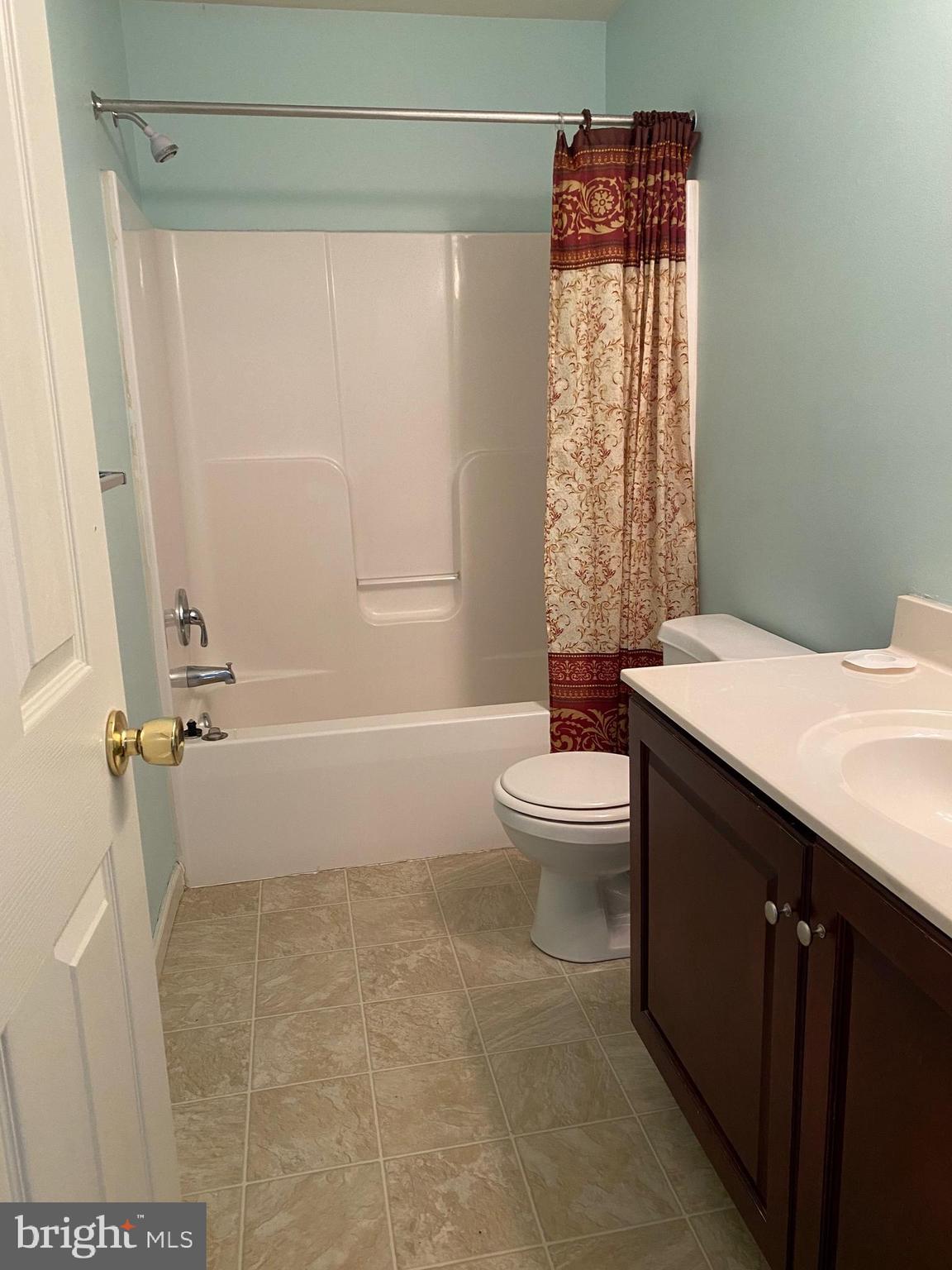 515 West Reeser Street Leesport, PA 19533 - Photo 20 of 39 Hall bath upper level