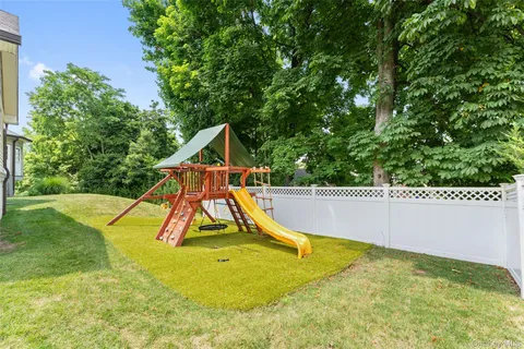 $1,600,000 | 2 Castle Hill Close, Dobbs Ferry, NY 10522