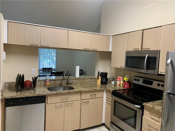 $2,300 | 858 Northwest 92nd Avenue, Unit 858, Plantation, FL 33324