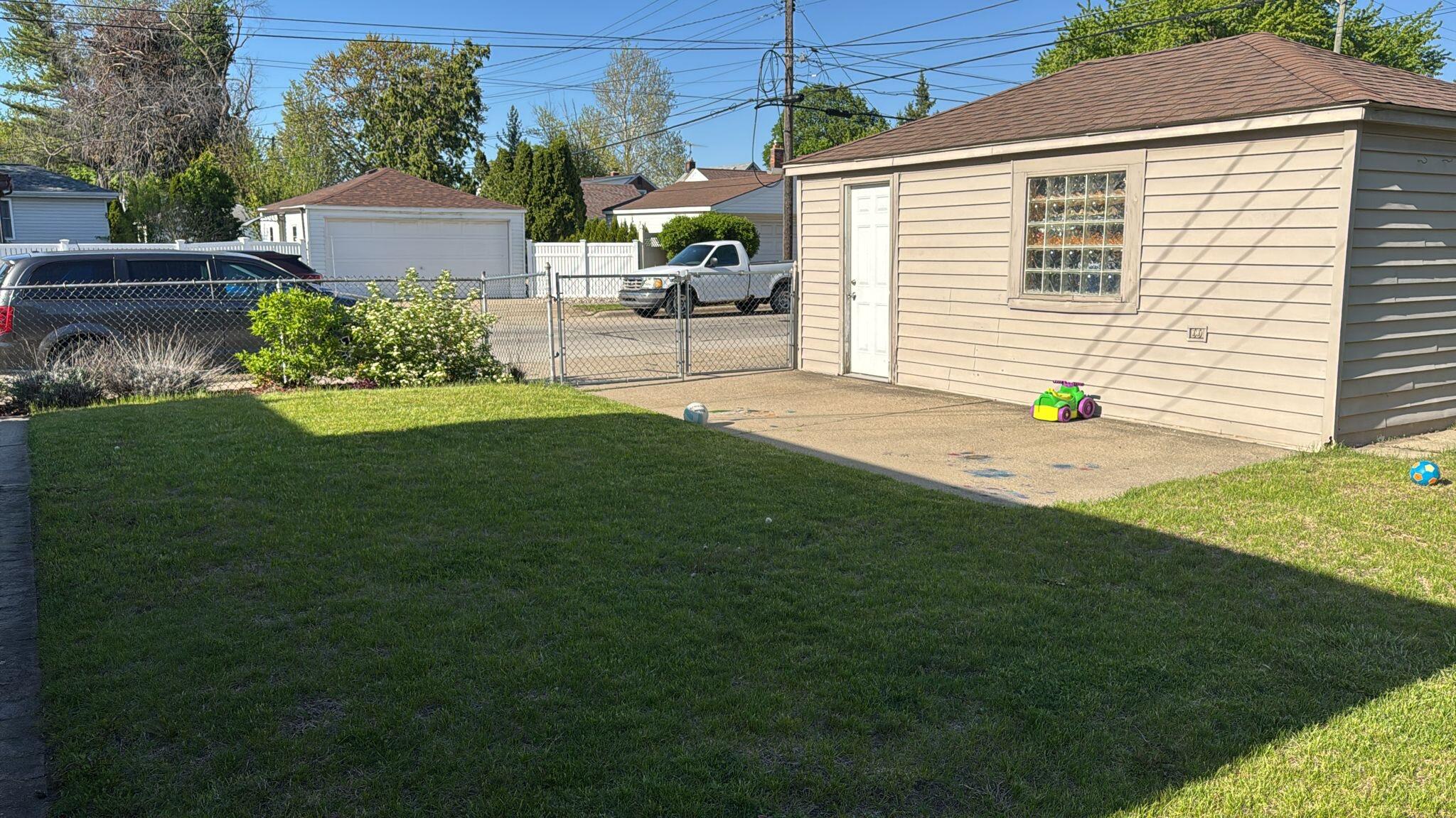 1648 North Gulley Road Dearborn, MI 48128 - Photo 4 of 44 4ed35133-925c-45a8-b5b2-f21231df8bbf (2)