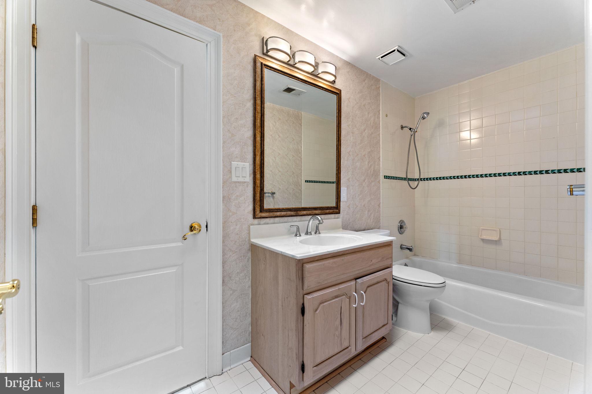 12501 Bunche Road Fairfax, VA 22030 - Photo 46 of 91 Upper Level Hall Full Bath