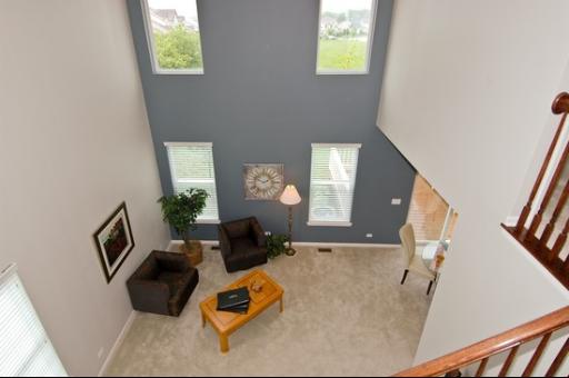 925 Oak Ridge Boulevard Elgin, IL 60120 - Photo 3 of 10 a living room with furniture and a window