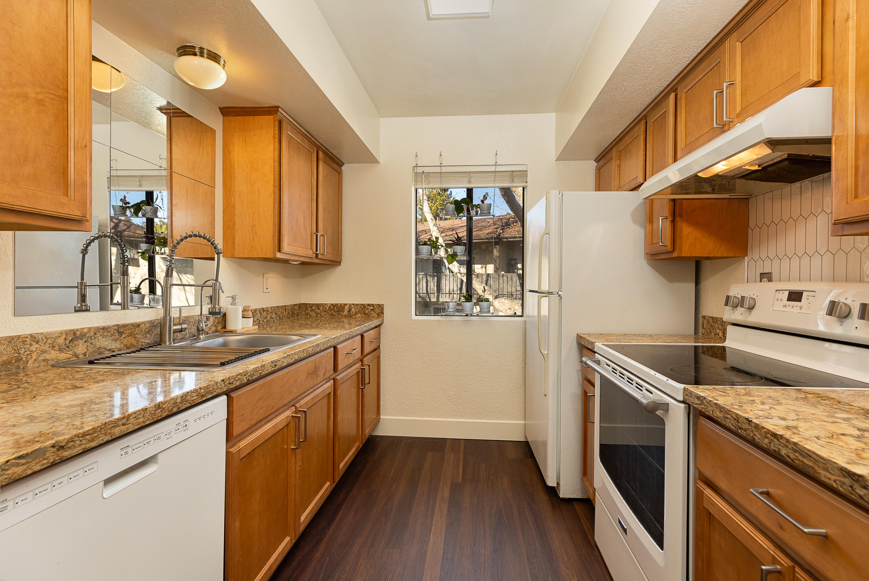 1676 Maple Avenue, Unit 24 Solvang, CA 93463 - Photo 9 of 17 Kitchen