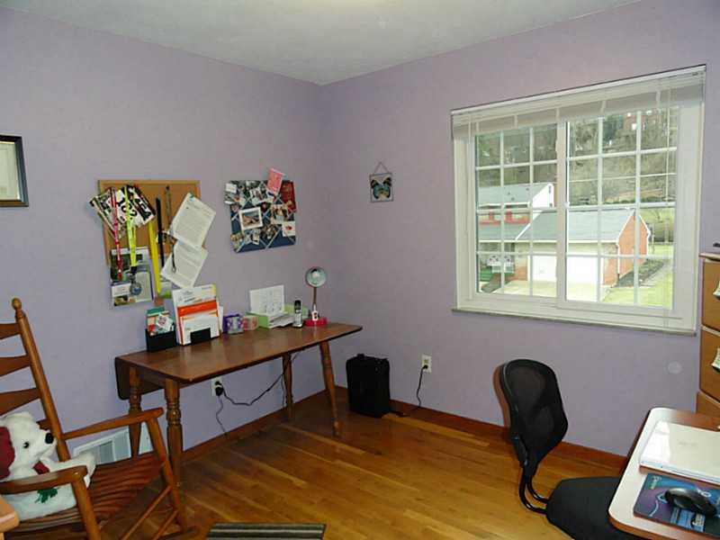 104 Kingsdale Road Churchill, PA 15221 - Photo 14 of 24 Bedroom. Third bedroom.