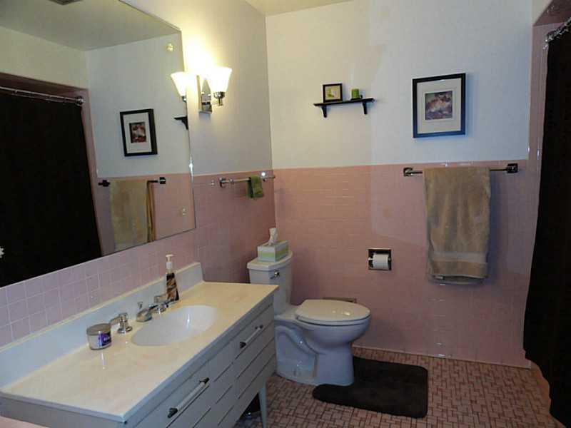 104 Kingsdale Road Churchill, PA 15221 - Photo 15 of 24 Full Bath. Extra large full bathroom.
