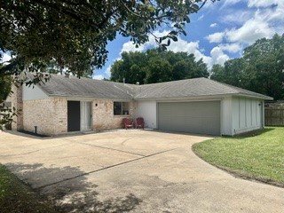 2705 Parrott Avenue Rosenberg, TX 77471 - Photo 33 of 37 a front view of a house with a yard and garage