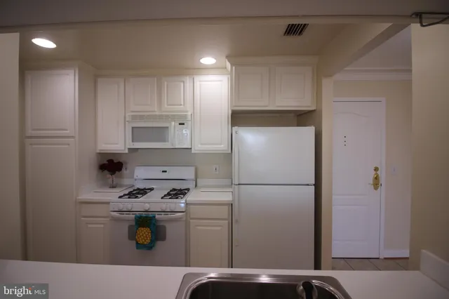 an outdoor space with lots of white furniture