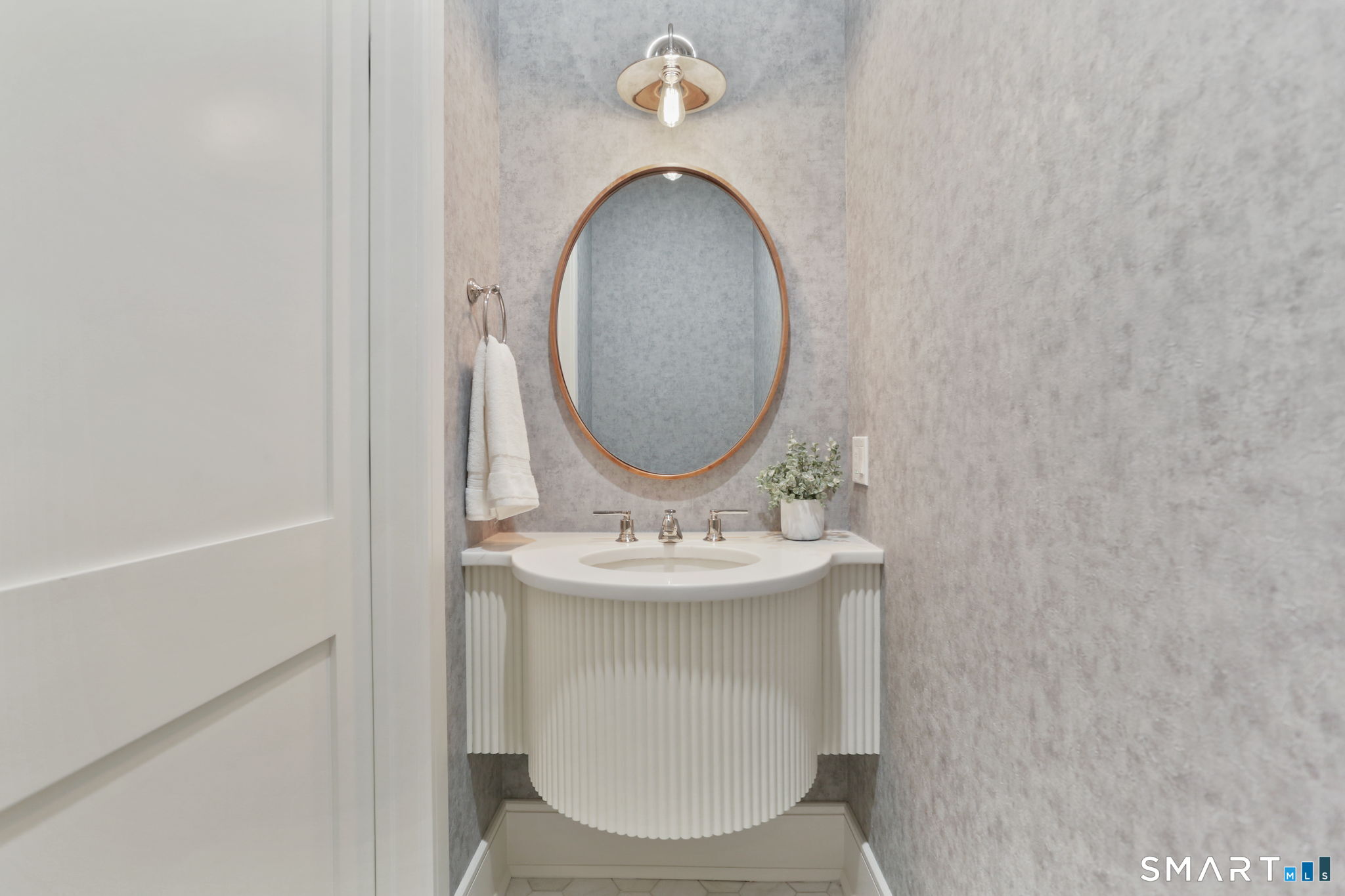 15 Barton Road Fairfield, CT 06824 - Photo 18 of 35