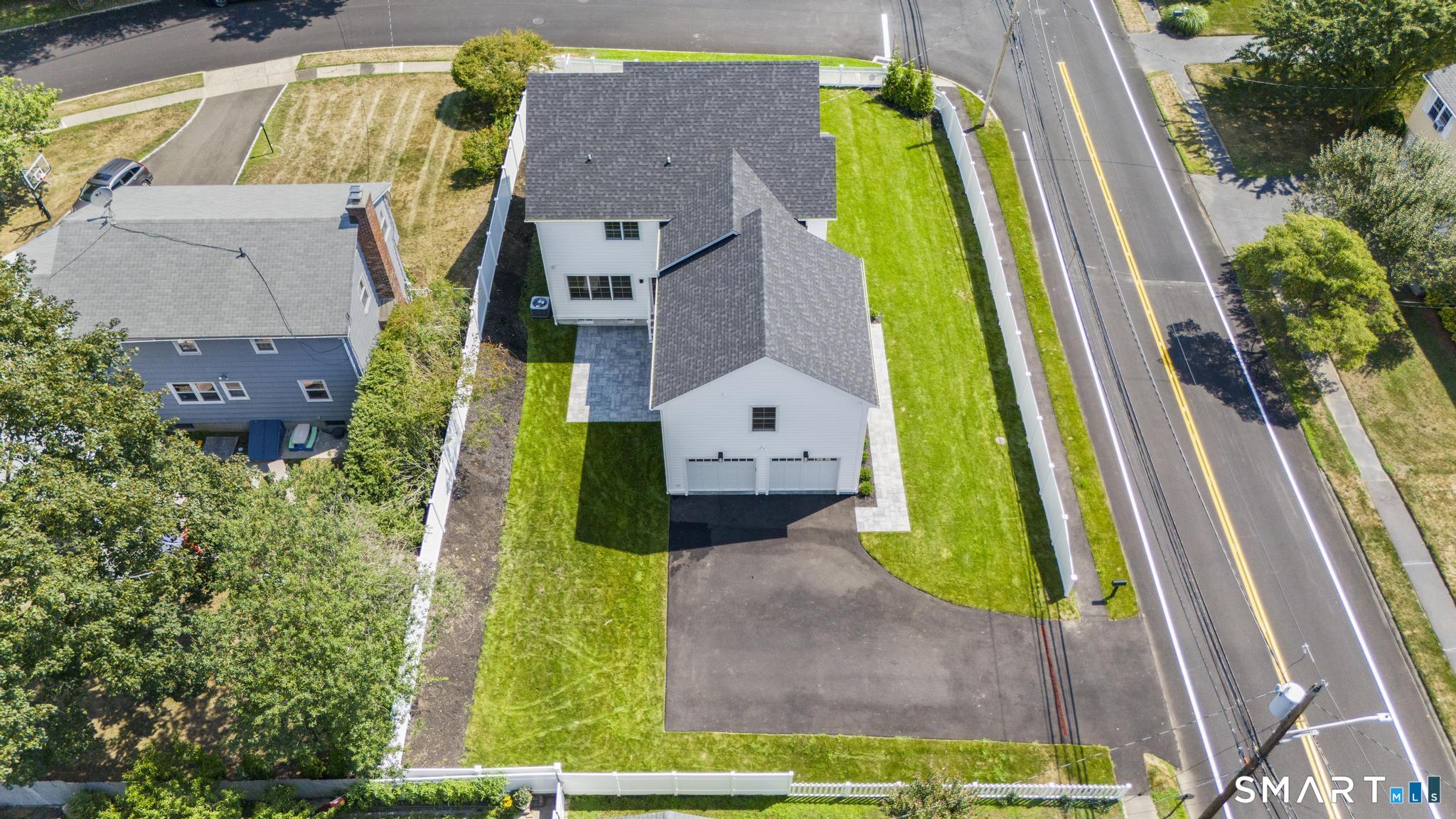 15 Barton Road Fairfield, CT 06824 - Photo 4 of 35