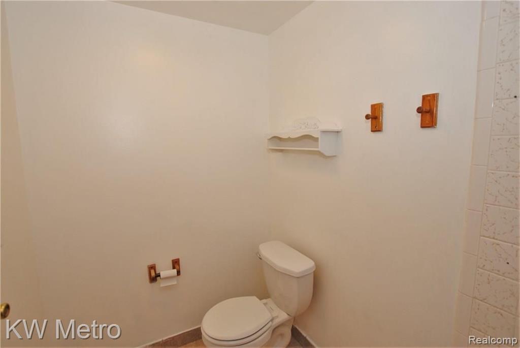 15948 West Eleven Mile Road Southfield, MI 48076 - Photo 13 of 21