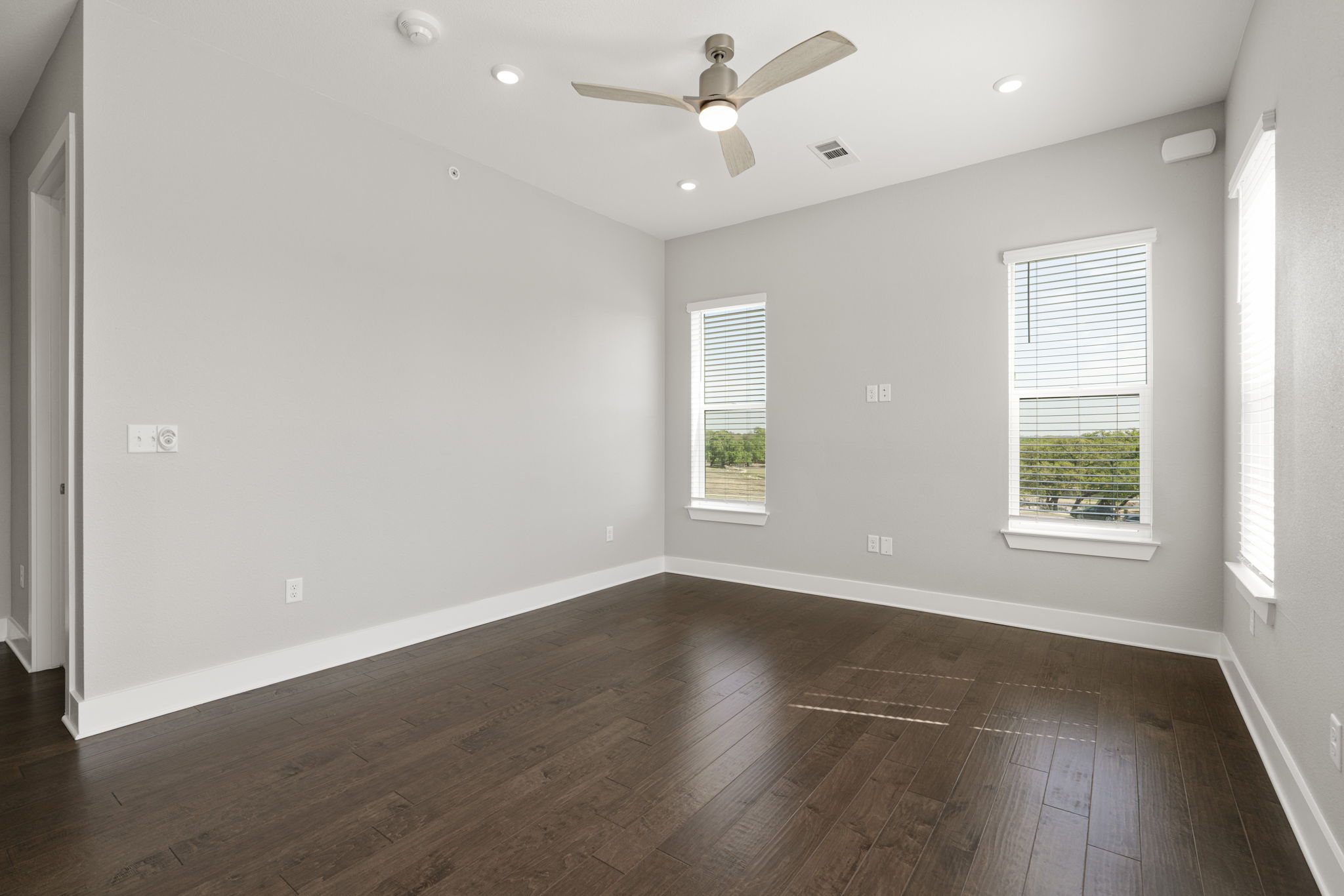 4501 Jackson Avenue, Unit 5205 Austin, TX 78731 - Photo 8 of 40 Unfurnished room with ceiling fan, dark wood-style floors, and recessed lighting