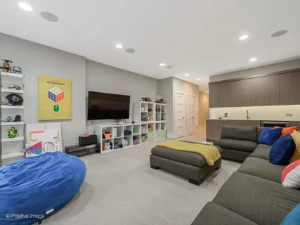 $1,699,900 | 1844 West Erie Street, Chicago, IL 60622