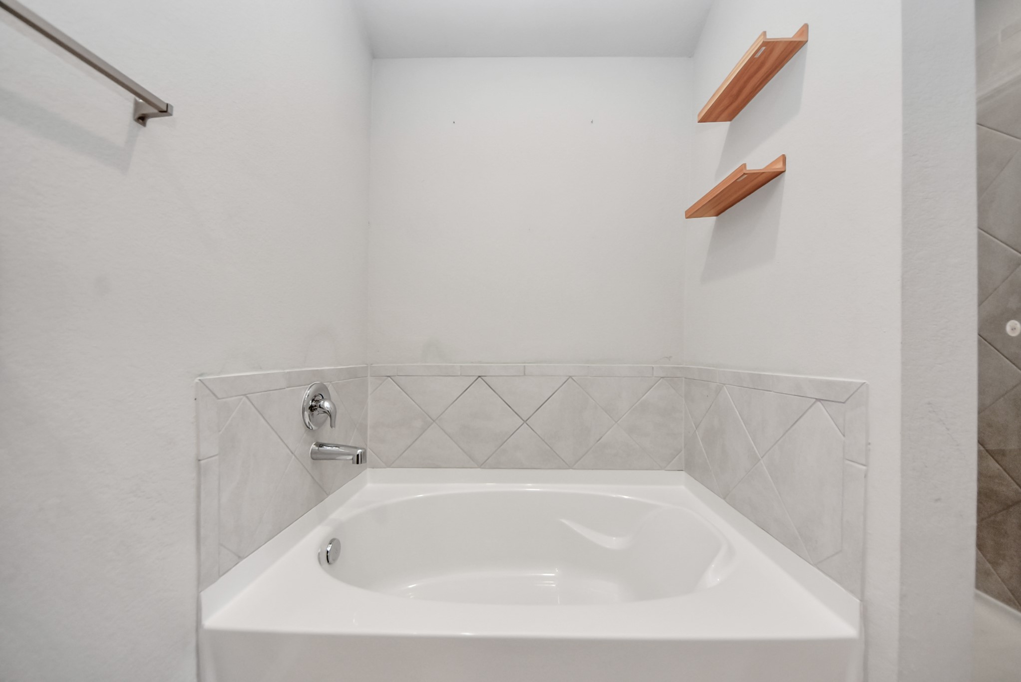 3305 Jagged Crow Lane Conroe, TX 77301 - Photo 17 of 30 a close up of a bathtub