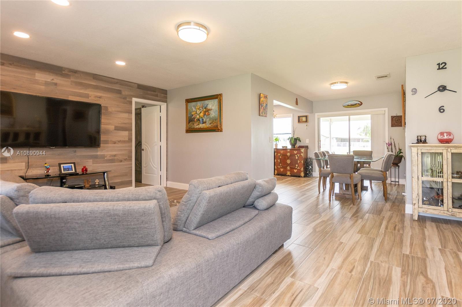 9254 Gettysburg Road Boca Raton, FL 33434 - Photo 6 of 49 a living room with furniture and a flat screen tv