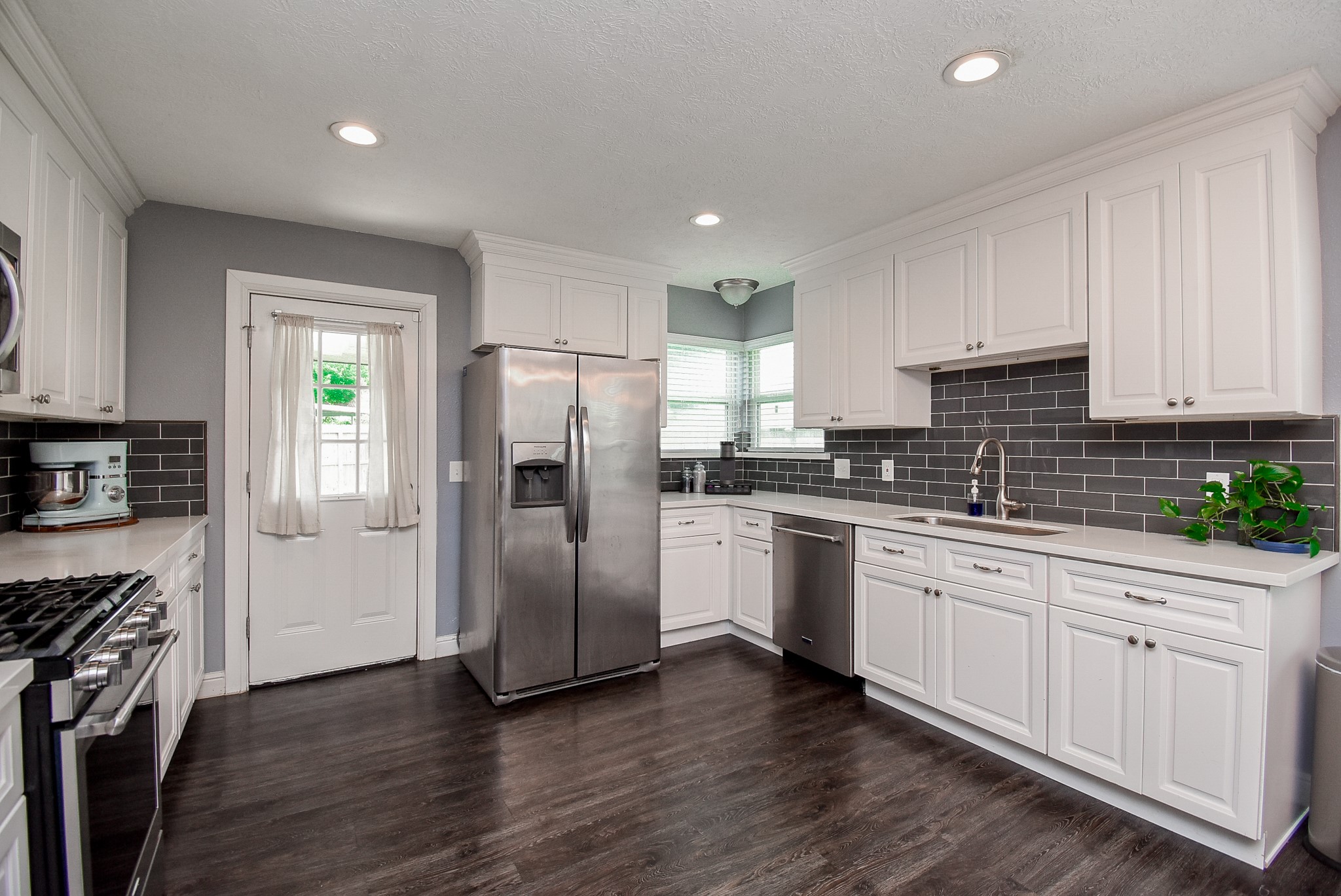 5911 Butterfly Circle Pasadena, TX 77505 - Photo 13 of 45