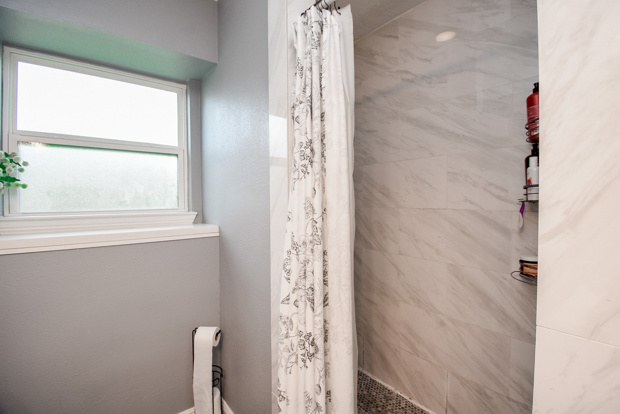 5911 Butterfly Circle Pasadena, TX 77505 - Photo 28 of 45 Primary Bathroom