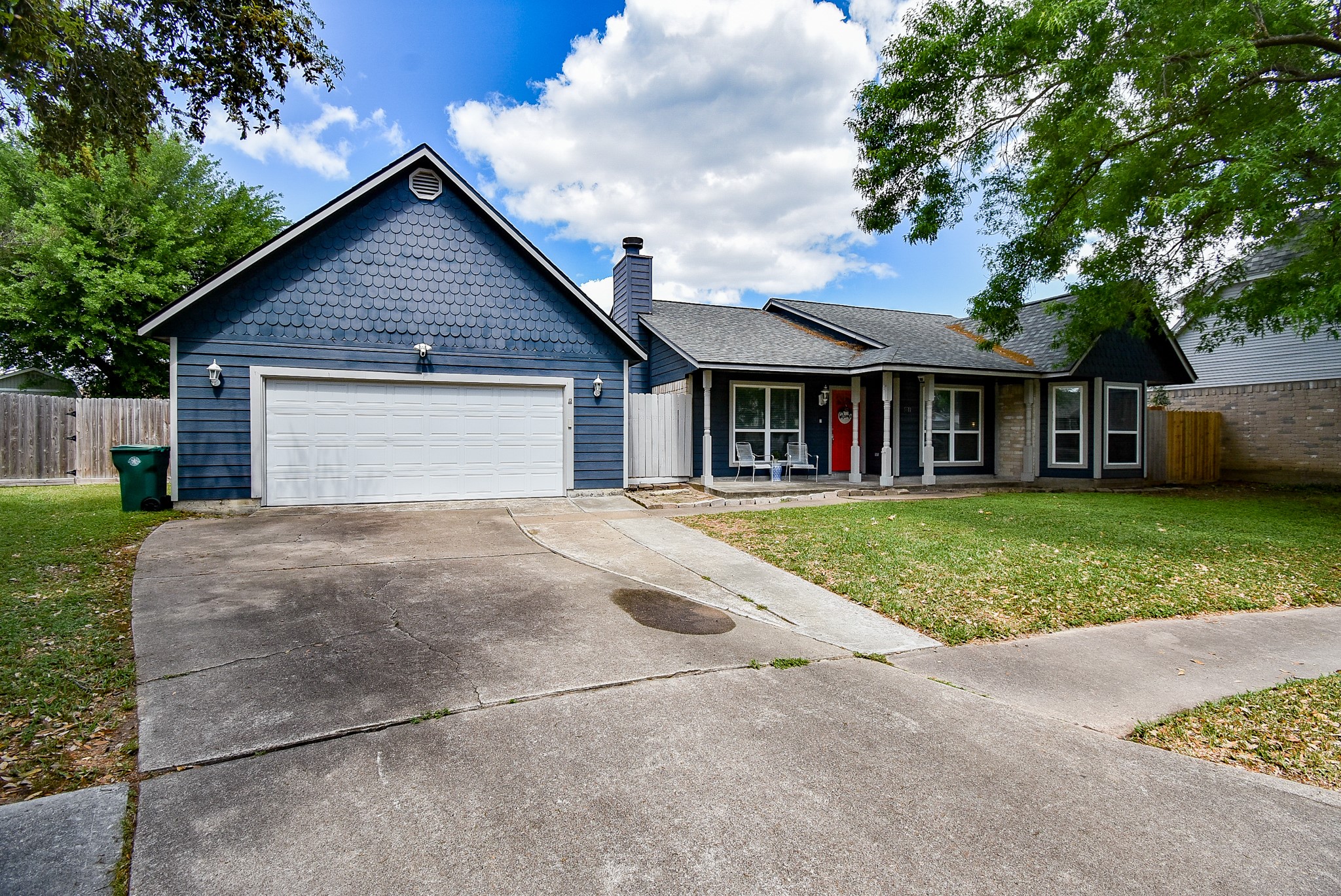 5911 Butterfly Circle Pasadena, TX 77505 - Photo 5 of 45 front view of a house with a yard