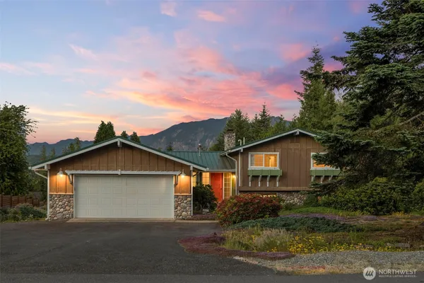 $900,000 | 8516 375th Avenue Southeast, Snoqualmie, WA 98065
