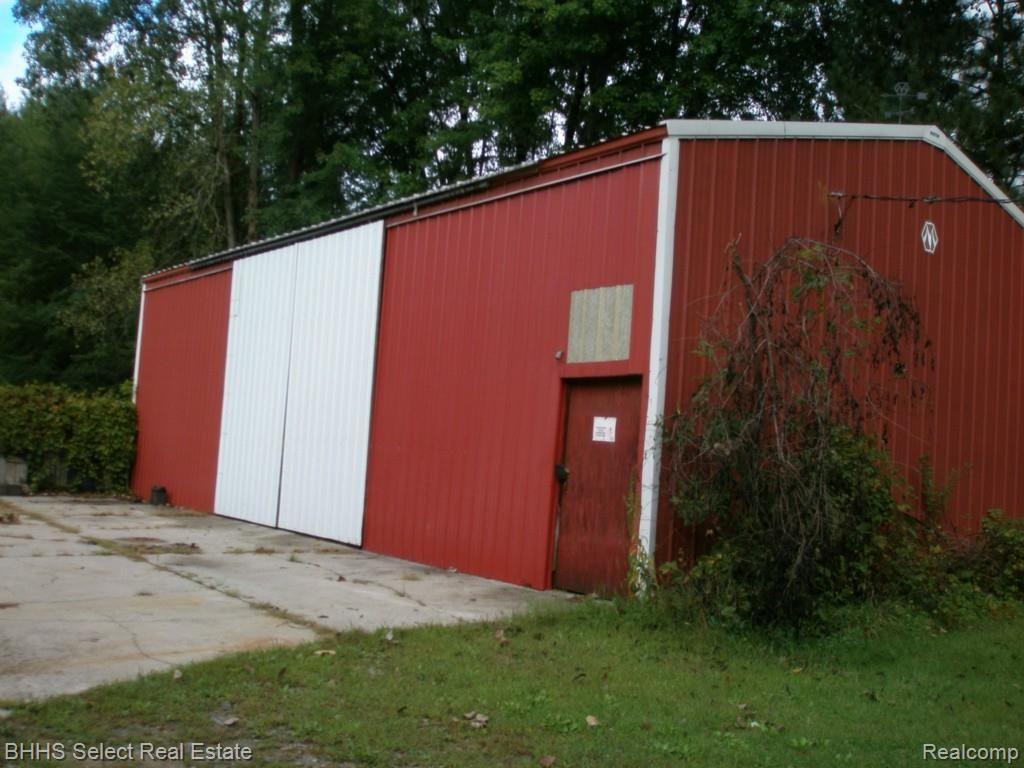 22330 Bell Road New Boston, MI 48164 - Photo 8 of 34 P9130007.jpg