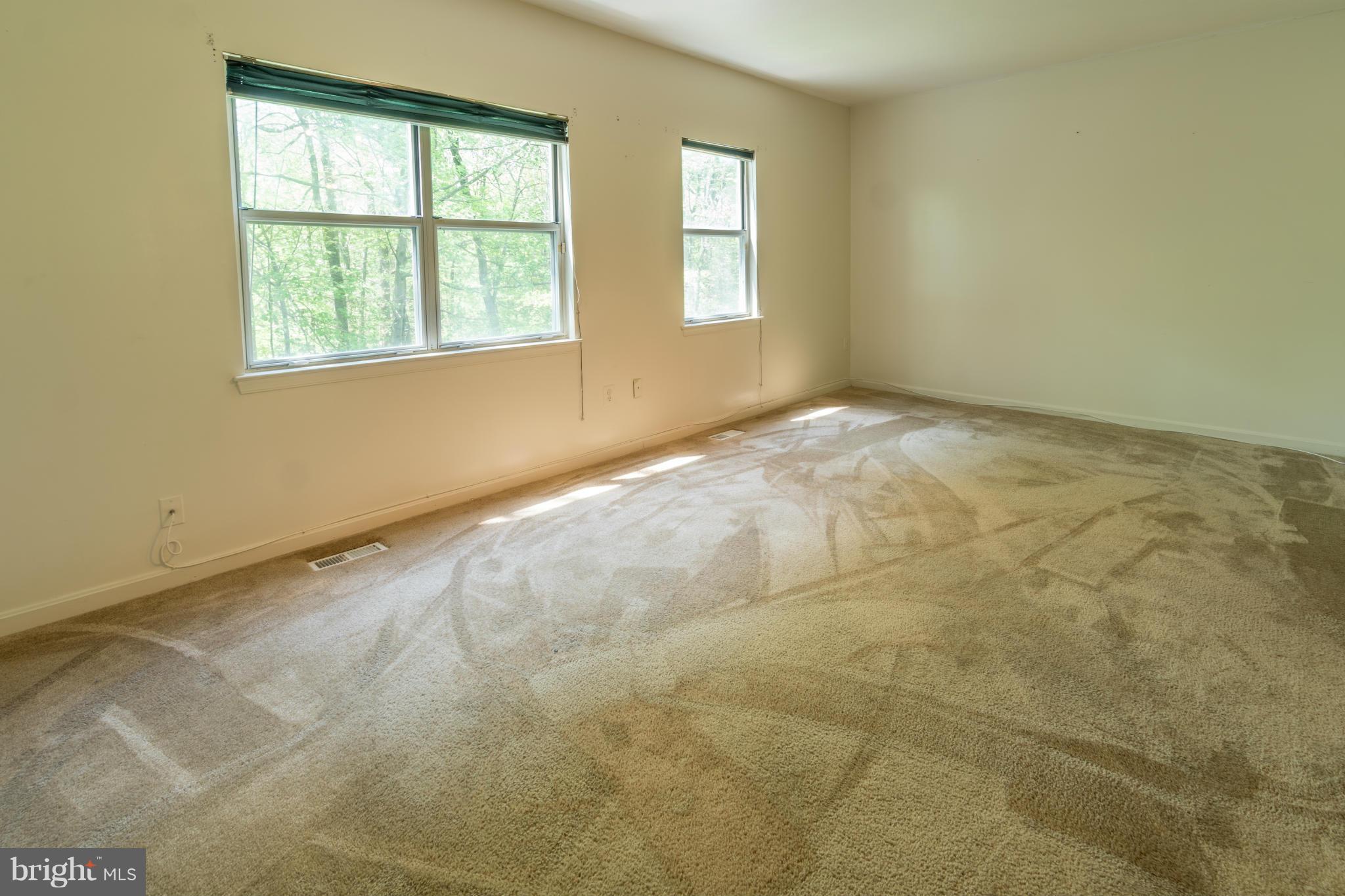 1337 Upcot Court Capitol Heights, MD 20743 - Photo 23 of 28 Living Room