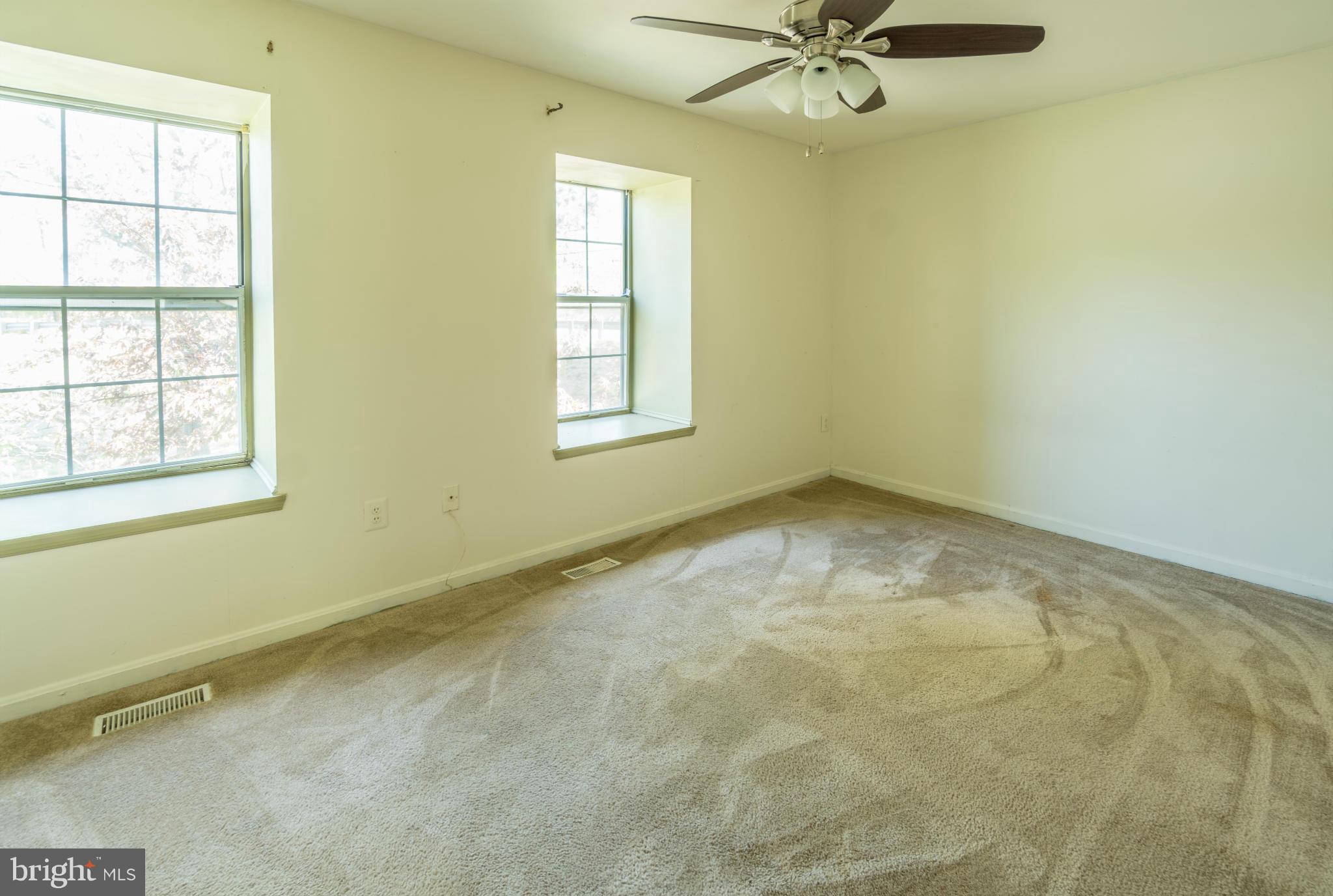 1337 Upcot Court Capitol Heights, MD 20743 - Photo 26 of 28 Living Room