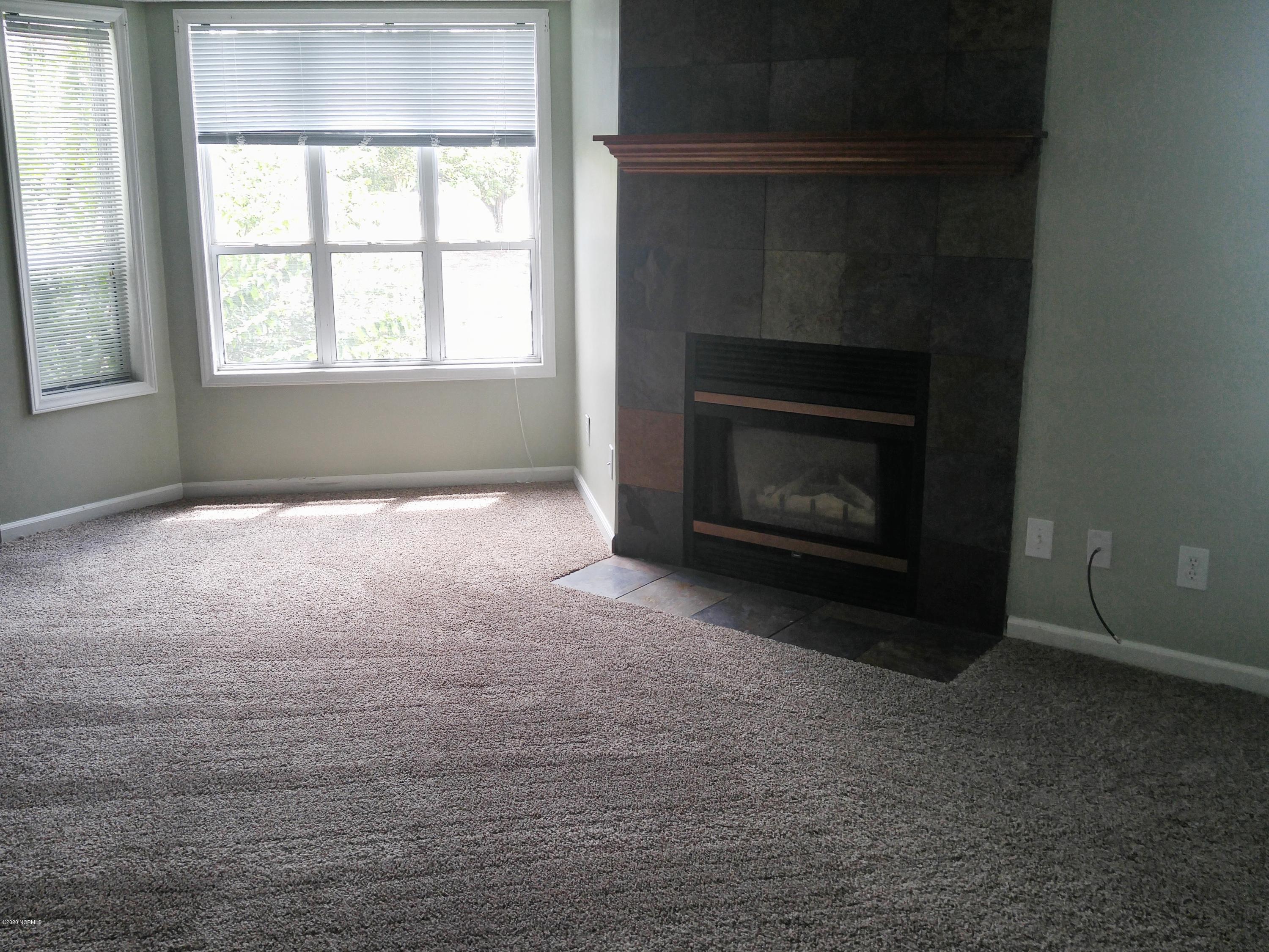 601 Spring Forest Road, Unit H Greenville, NC 27834 - Photo 11 of 16 livingroom2