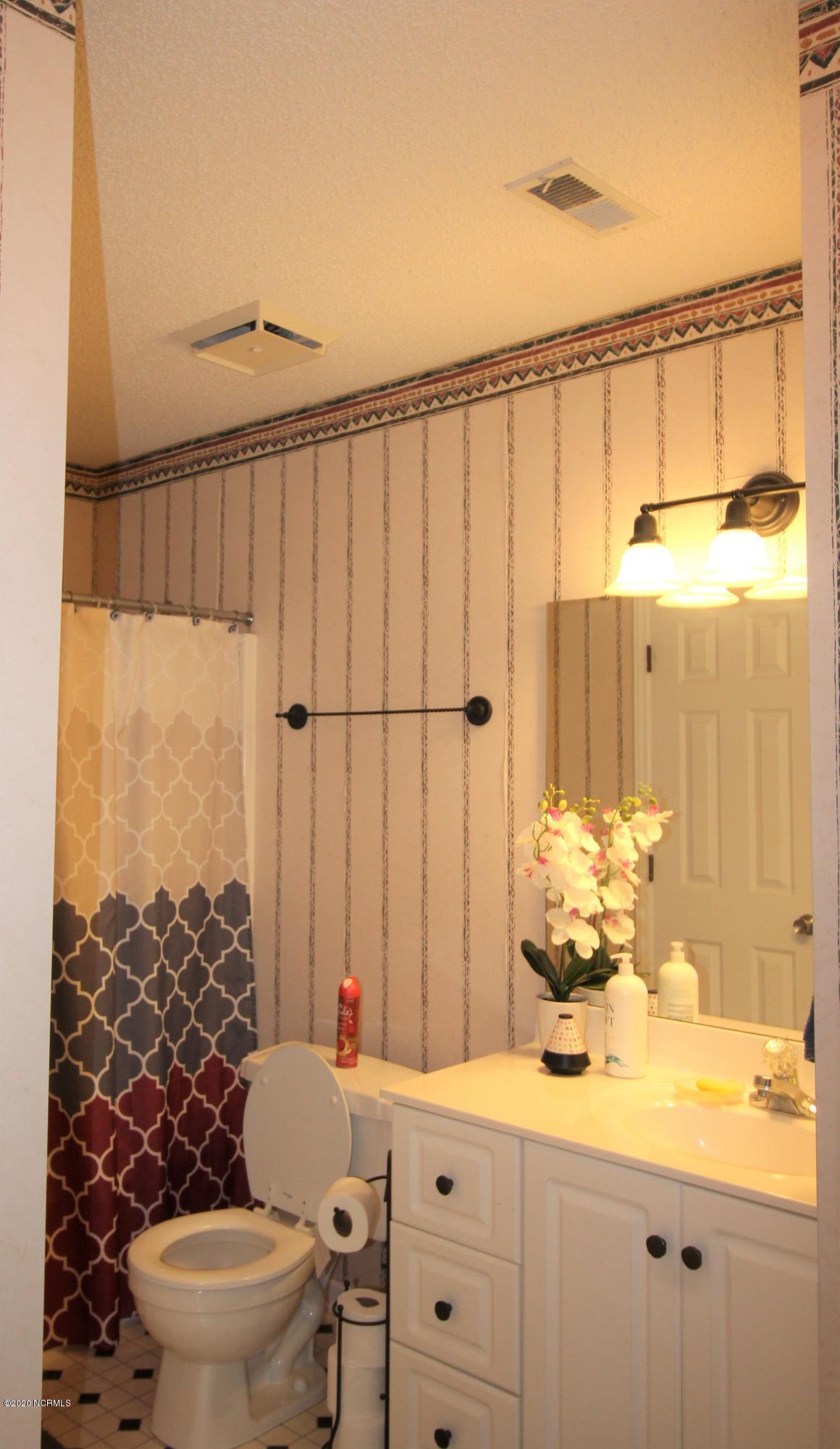 601 Spring Forest Road, Unit H Greenville, NC 27834 - Photo 6 of 16 Bathroom 2
