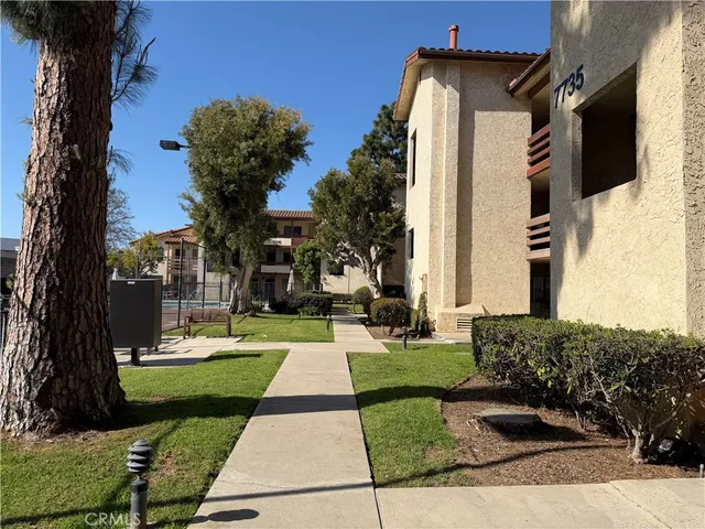 $669,900 | 7735 Newman Avenue, Unit 104, Huntington Beach, CA 92647