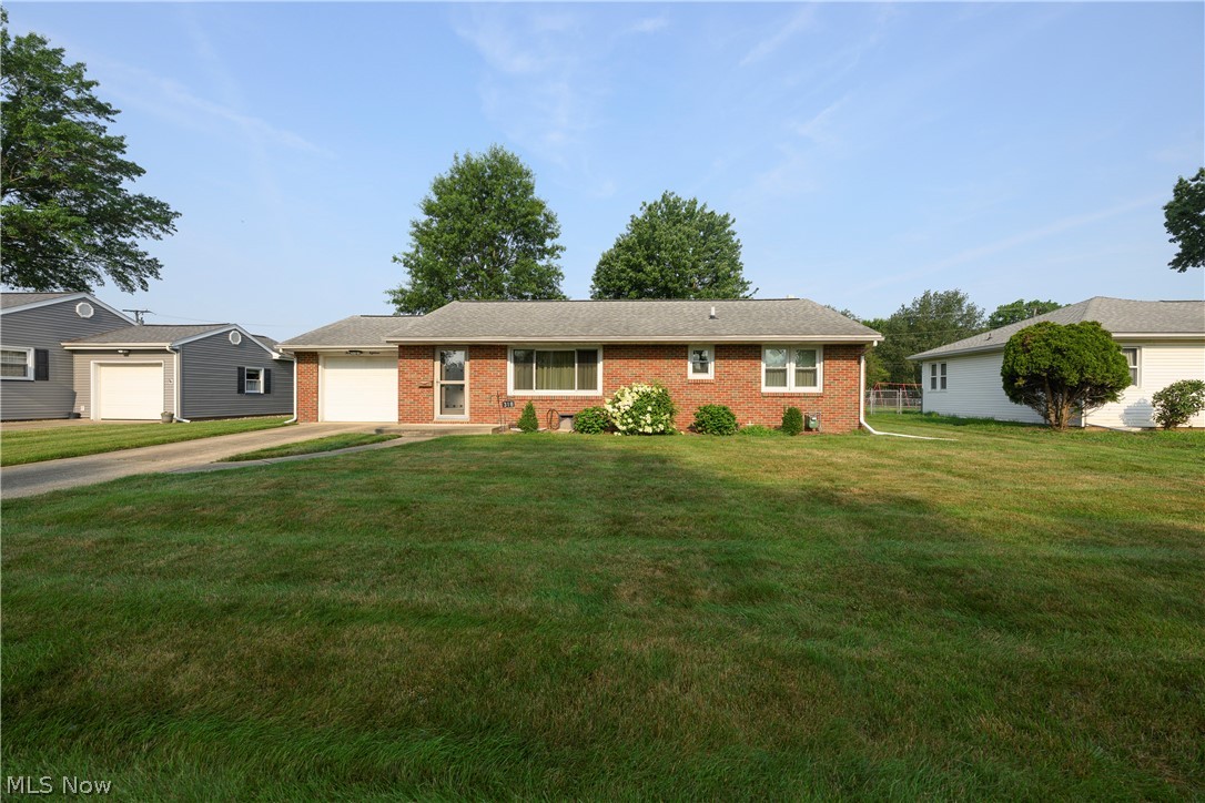 318 South Reeves Avenue Dover, OH 44622 - Photo 2 of 20