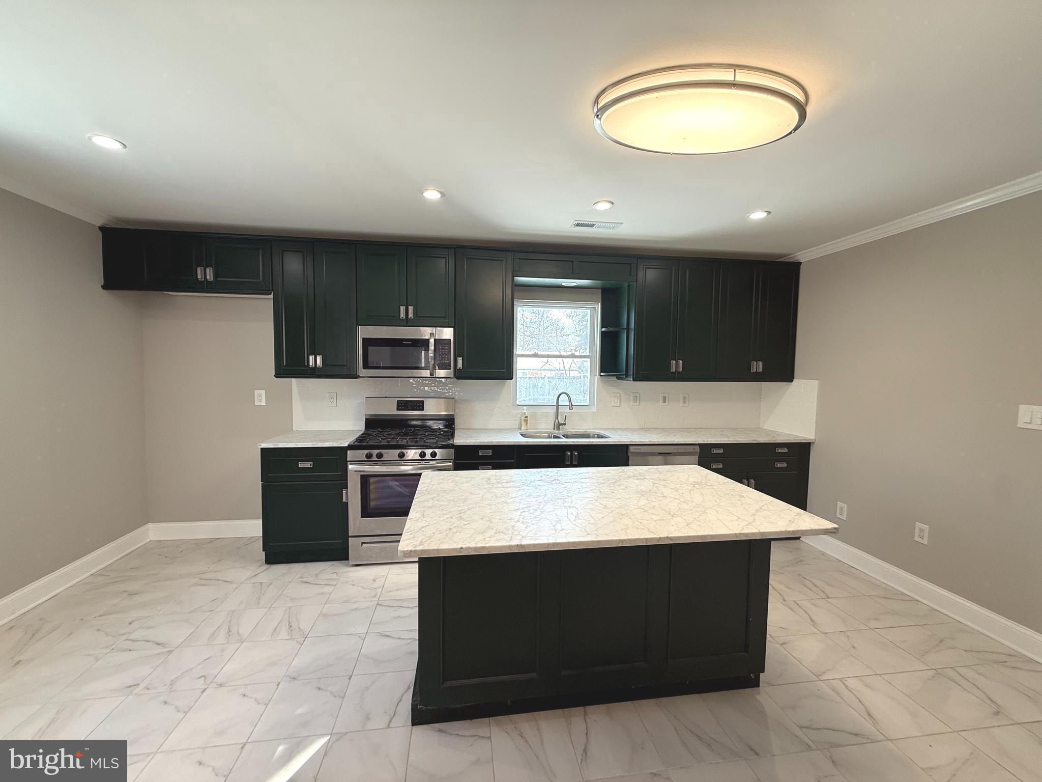 7419 Farnum Street Springfield, VA 22151 - Photo 3 of 28