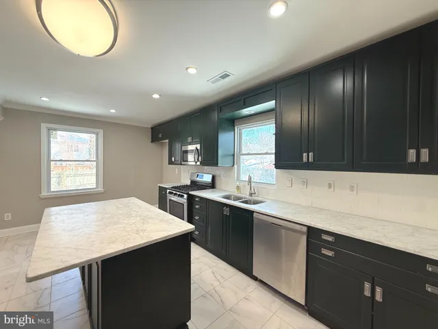 $3,350 | 7419 Farnum Street, Springfield, VA 22151