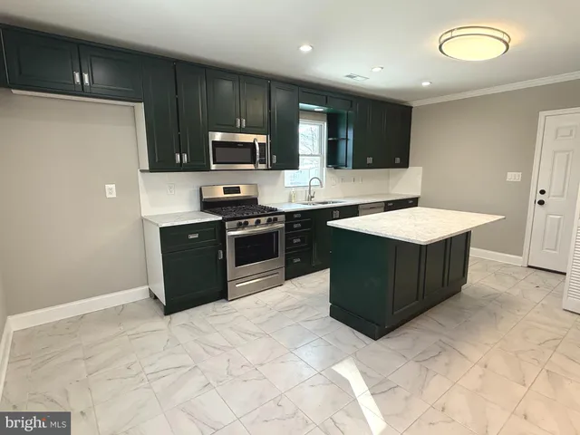 $3,350 | 7419 Farnum Street, Springfield, VA 22151