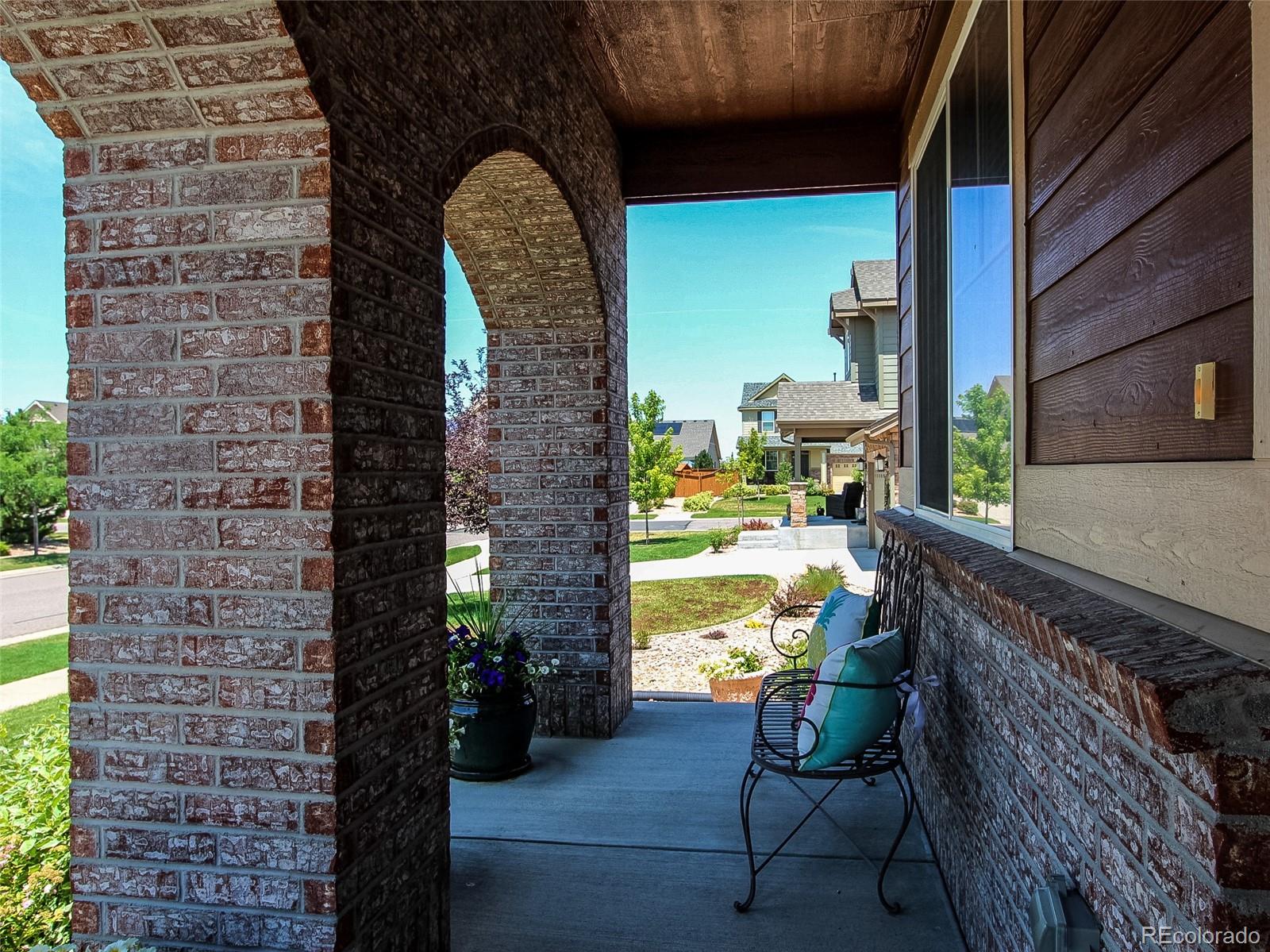 142 North Jackson Gap Way Aurora, CO 80018 - Photo 2 of 28