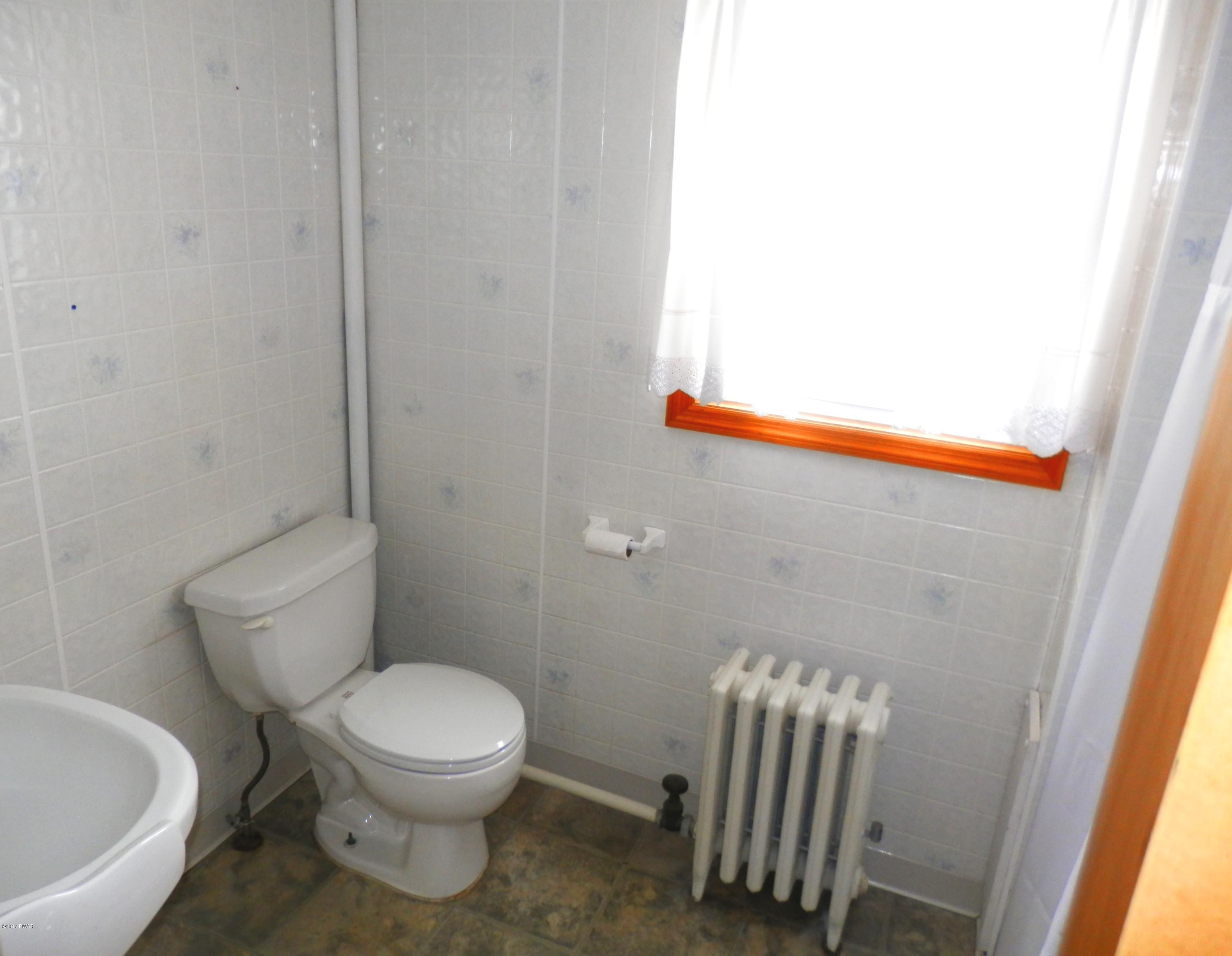 88 Hemlock Road Lake Ariel, PA 18436 - Photo 20 of 22 a bathroom with a toilet and a sink